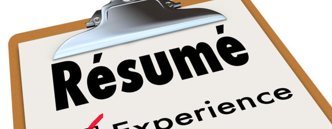 Clipbord withe the Word Resume and checkboxes for Experience, Education and Ski